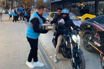 AK PARTİ GENÇLİK KOLLARI İFTARA GEÇ KALANLARI UNUTMADI