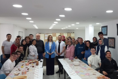 ÖZEL GEREKSİNİMLİ BİREYLER SERAMİK ŞEKİLLENDİRME ETKİNLİĞİNDE HÜNERLERİNİ SERGİLEDİ