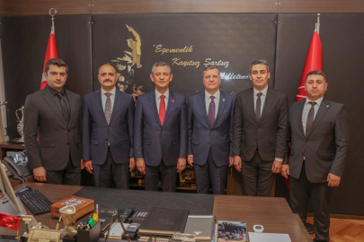 ATANAMAYAN UZMANLAR DERNEĞİ GENEL BAŞKANI MUSTAFA GÜNDEŞLİ, CHP GENEL BAŞKANI ÖZGÜR ÖZEL’İ ZİYARET ETTİ