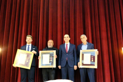 KAHRAMANLARIN DEVLET ÖVÜNÇ MADALYALARINI VALİ TAŞOLAR TAKDİM ETTİ