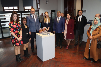 ÇAKÜ'LÜ ARZU GÜMÜLCİNE'DEN "BİR TERS BİR DÜZ ÖRGÜ SERGİSİ"