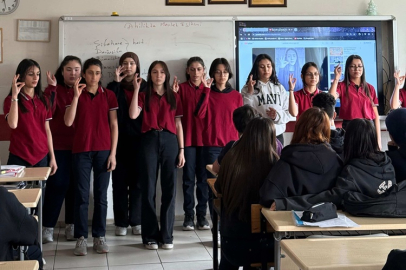 EN SEVDİKLERİ ŞARKILARI İŞARET DİLİ İLE SESLENDİRDİLER