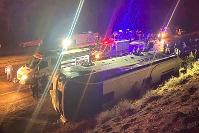 ÇANKIRIDA FABRİKA İŞÇİLERİNİ TAŞIYAN SERVİS OTOBÜSÜ DEVRİLDİ