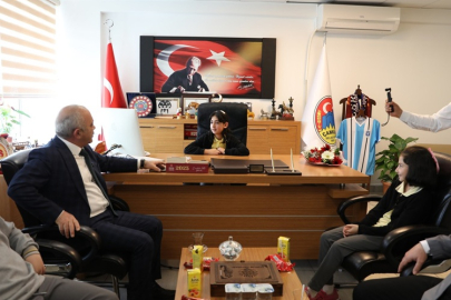 23 NİSAN'DA MAKAM KOLTUKLARI ÇOCUKLARIN OLDU