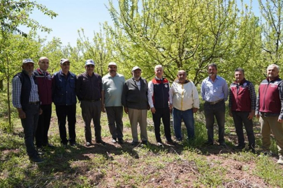 TARIM VE ORMAN İL MÜDÜRÜ LATİF CANDAN ÇİFTÇİLERLE SAHADA BULUŞTU