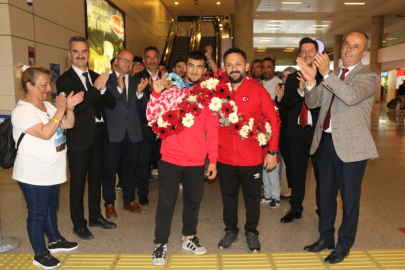 DÜNYA ŞAMPİYONUNA ESENBOĞA'DA COŞKULU KARŞILAMA