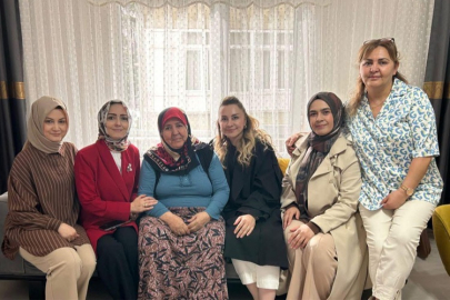 AK PARTİ'DEN ANNELER GÜNÜNDE GÖNÜLLERE DOKUNAN ZİYARET