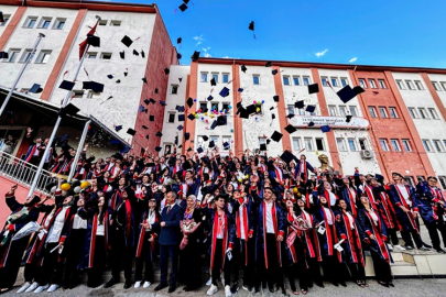15 TEMMUZ ŞEHİTLER ANADOLU LİSESİNDEN MEZUNİYET COŞKUSU VE ANADOLU EZGİLERİYLE DOLU UNUTULMAZ BİR GECE