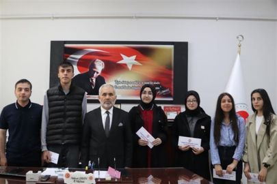 UMRE ÖDÜLLÜ GENÇLİK BİLGİ YARIŞMASI İL BİRİNCİLERİ ÖDÜLLERİNİ ALDI