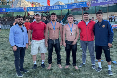 ELDİVANLI GÜREŞÇİLER ELDİVAN'IN ADINI GAZİANTEP'TE ER MEYDANINDA DUYURDU