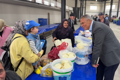 BAŞKAN SOPACI'DAN BAYRAM ÖNCESİ PAZAR ZİYARETİ