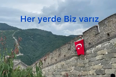 CHP MİLLETVEKİLİ NİMET ÖZDEMİR, TÜRK BAYRAĞINI ÇİN SEDDİNE ASTI...