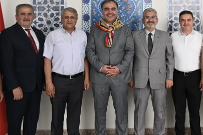 OĞUZ BOYLARI YARENLERİNDEN REKTÖR KARATAŞ'A HOŞGELDİN ZİYARETİ