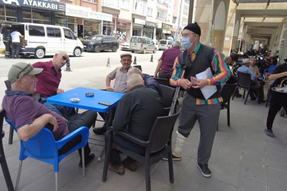 DİLENCİ KILIĞINA GİREN ZABITA 10 DAKİKADA 340 LİRA TOPLADI