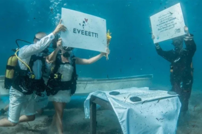 DENİZİN ALTINDA "EVET" DEDİLER