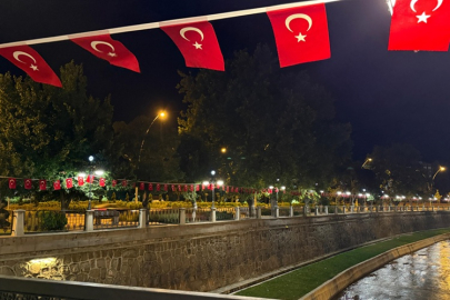 TERÖRSÜZ TÜRKİYE İÇİN BAYRAKLI MESAJ