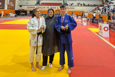 GENÇ JUDOCULARIMIZ EDİRNE'DEN MADALYALARLA DÖNDÜ
