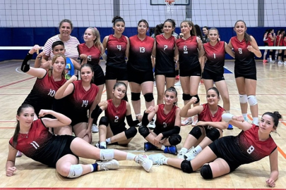ÇANKIRI KIZ VOLEYBOL TAKIMI YARI FİNALDE FIRTINA GİBİ ESTİ