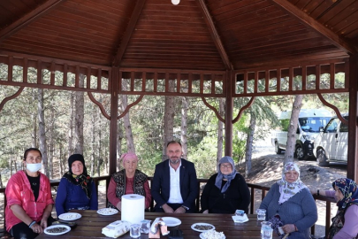 HUZUREVİ SAKİNLERİYLE ALPSARI GÖLETİ'NDE GÖNÜLLERİ ISITAN BULUŞMA