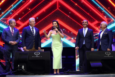 TUZFEST KONSERLERİ ALİ KINIK VE EBRU YAŞAR'LA BAŞLADI