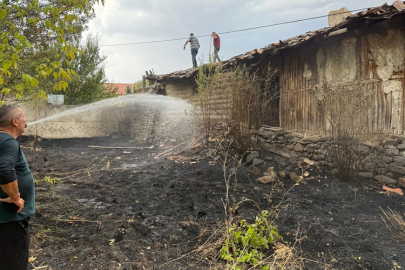 ILGAZ BAŞDİBEK KÖYÜNDE ÇIKAN ARAZİ YANGINI EVLERE SIÇRAMADAN SÖNDÜRÜLDÜ