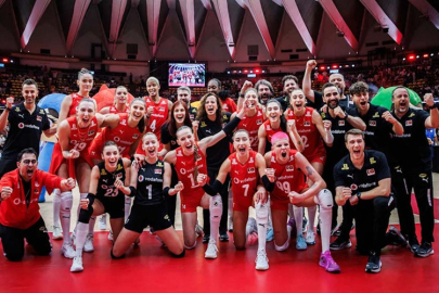 A MİLLİ KADIN VOLEYBOL TAKIMI DÜNYA İKİNCİSİ OLDU