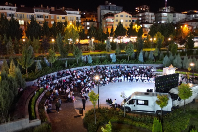 12 DEV ADAMIN TARİHİ MAÇI DEV EKRANDA İZLENDİ