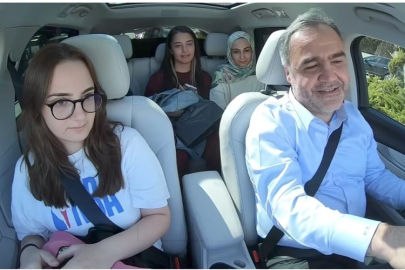 VELİLER DUYGULANDI ÖĞRENCİLER ŞAŞKIN   ÇAKÜ REKTÖRÜ KARATAŞ ÖĞRENCİLERİ TOGG İLE KARŞILADI