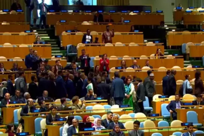 NETENYAHU BM'DE KONUŞTU DELEGELER SALONU TERK ETTİ