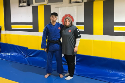 ÇANKIRILI JUDOCU HAKTAN ARMAĞAN YILDIZ VE ANTRENÖRÜ HAYRİYE BAŞAK, BALKAN JUDO ŞAMPİYONASINDA...