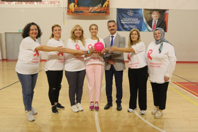 EVİNİN SULTANLARI VE KIZILAY KADIN TAKIMLARINDAN ANLAMLI FARKINDALIK MAÇI