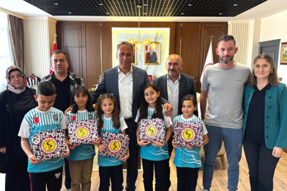 ÇERKEŞLİ MİNİK YÜZÜCÜLERDEN TARİHİ BAŞARI