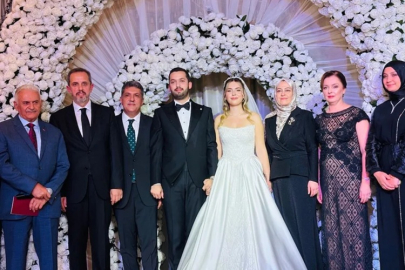 ÇİVİTÇİOĞLU VE TOSYALIOĞLU AİLELERİNİN GÖRKEMLİ NİKAH TÖRENİ 2 BİN 800 FİDANLA TAÇLANDI