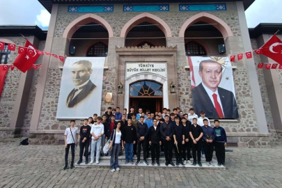 CUMHURİYETİMİZİN 102. YILINDA MESLEK LİSESİ ÖĞRENCİLERİNDEN ANLAMLI ZİYARET