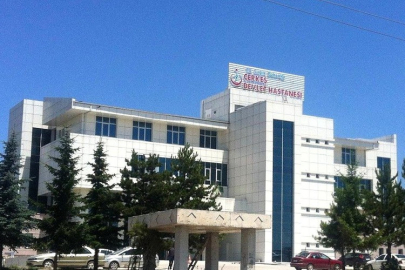 KONTROLDEN ÇIKAN PİKAP REFÜJE ÇARPTI, ARAÇTA BULUNAN 1 KİŞİ YARALANDI.