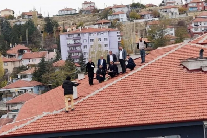 ÇATIYA ÇIKAN VATANDAŞI BAŞKANLAR İKNA ETTİ