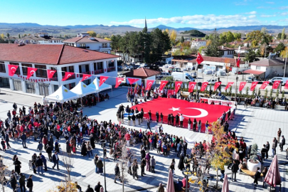 ÇERKEŞ'İN KALBİ YENİDEN ATIYOR:  KENT MEYDANI HİZMETE AÇILDI