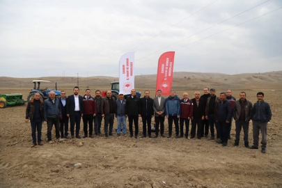 KURAKLIĞA DAYANIKLI SERTİFİKALI TOHUMLAR TOPRAKLA BULUŞTU