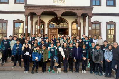 YUNUS EMRE ORTAOKULU ÖĞRENCİLERİ ÇANKIRI MÜZESİ'NDE TARİHLE BULUŞTU