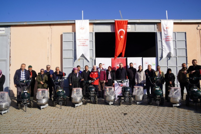 KIRSAL KALKINMADA BÜYÜK DESTEK, % 100 HİBELİ MAKİNELER SAHİPLERİNE TESLİM EDİLDİ.