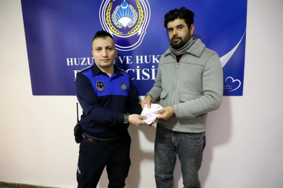 ATM'DE UNUTULAN PARA SAHİBİNE ULAŞTIRILDI