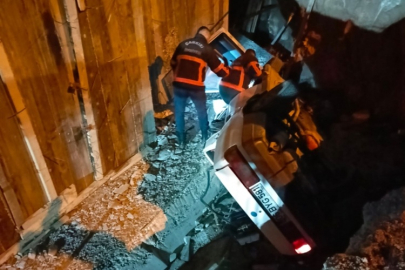 KONTROLDEN ÇIKAN OTOMOBİL İNŞAAT SAHASINA UÇTU