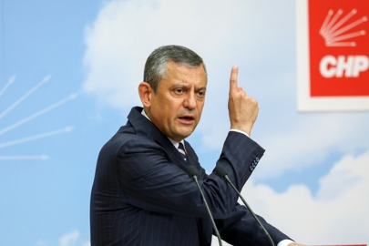 ÖZGÜR ÖZEL'DEN YUNAN GAZETECİYE SERT TEPKİ