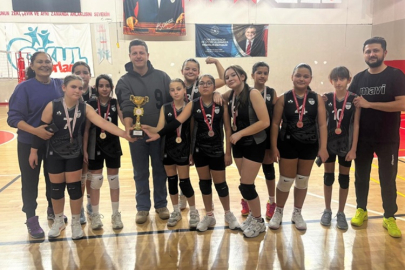 VOLEYBOLDA KÜÇÜKLERDEN BÜYÜK BAŞARI