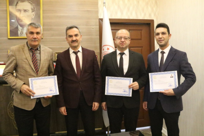 GENÇLİK SPORDA BAŞARILI YÖNETİCİLERE VALİ TAŞOLAR'DAN TAKDİR