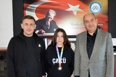 ÇAKÜLÜ SPORCU ÜNİLİG TÜRKİYE ŞAMPİYONASINDA BRONZ MADALYA ALDI