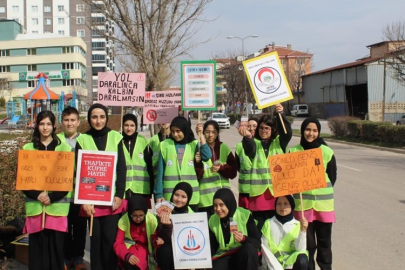 ÇANKIRI'DA ÖĞRENCİLERDEN TRAFİK İÇİN ÖRNEK PROJE