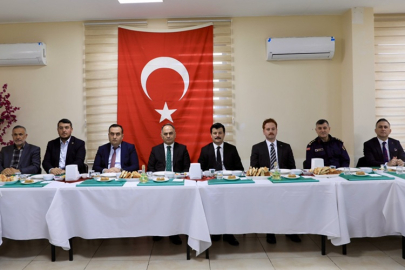 VALİ ÇAKIRTAŞ'IN RAMAZAN MESAİSİ:  CEZAEVİNDE İFTAR, GÜVENLİK GÜÇLERİYLE SAHUR.