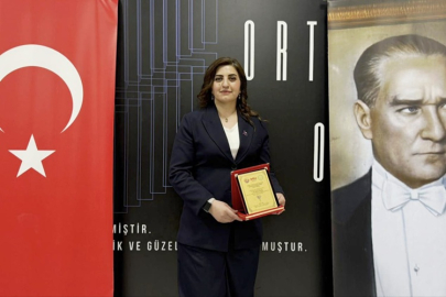 "İZ BIRAKAN KADINLARIMIZ" PROGRAMINDA DR. ŞEHLA ASLAN'A ONUR ÖDÜLÜ