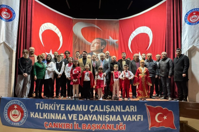 İSTİKLAL MARŞINI GÜZEL OKUMA YARIŞMASINDA ÖĞRENCİLERDEN UNUTULMAZ PERFORMANS
